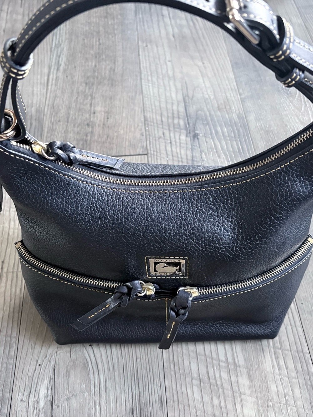 Dooney & Bourke Black Pebbled Leather Bucket Purse in Great Condition
